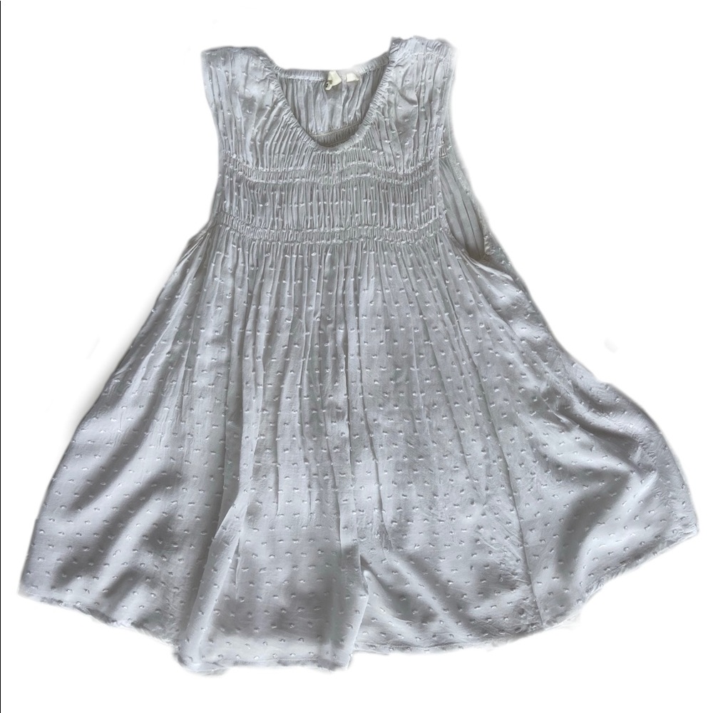 Cute white flows GAP blouse